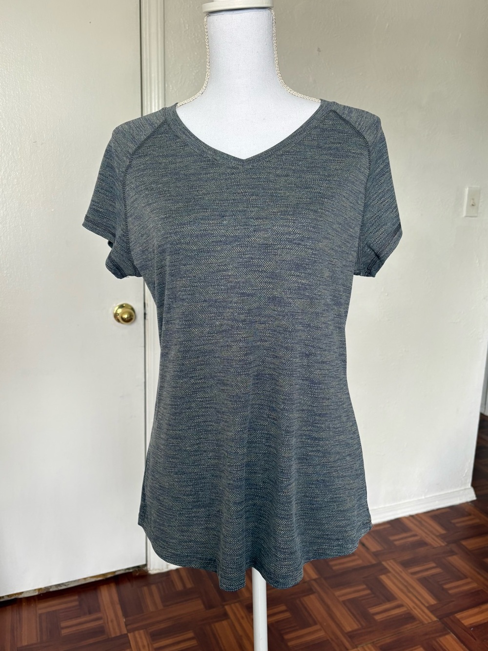 Women's V-Neck Short Sleeve Tee in Heather Gray and teel size large